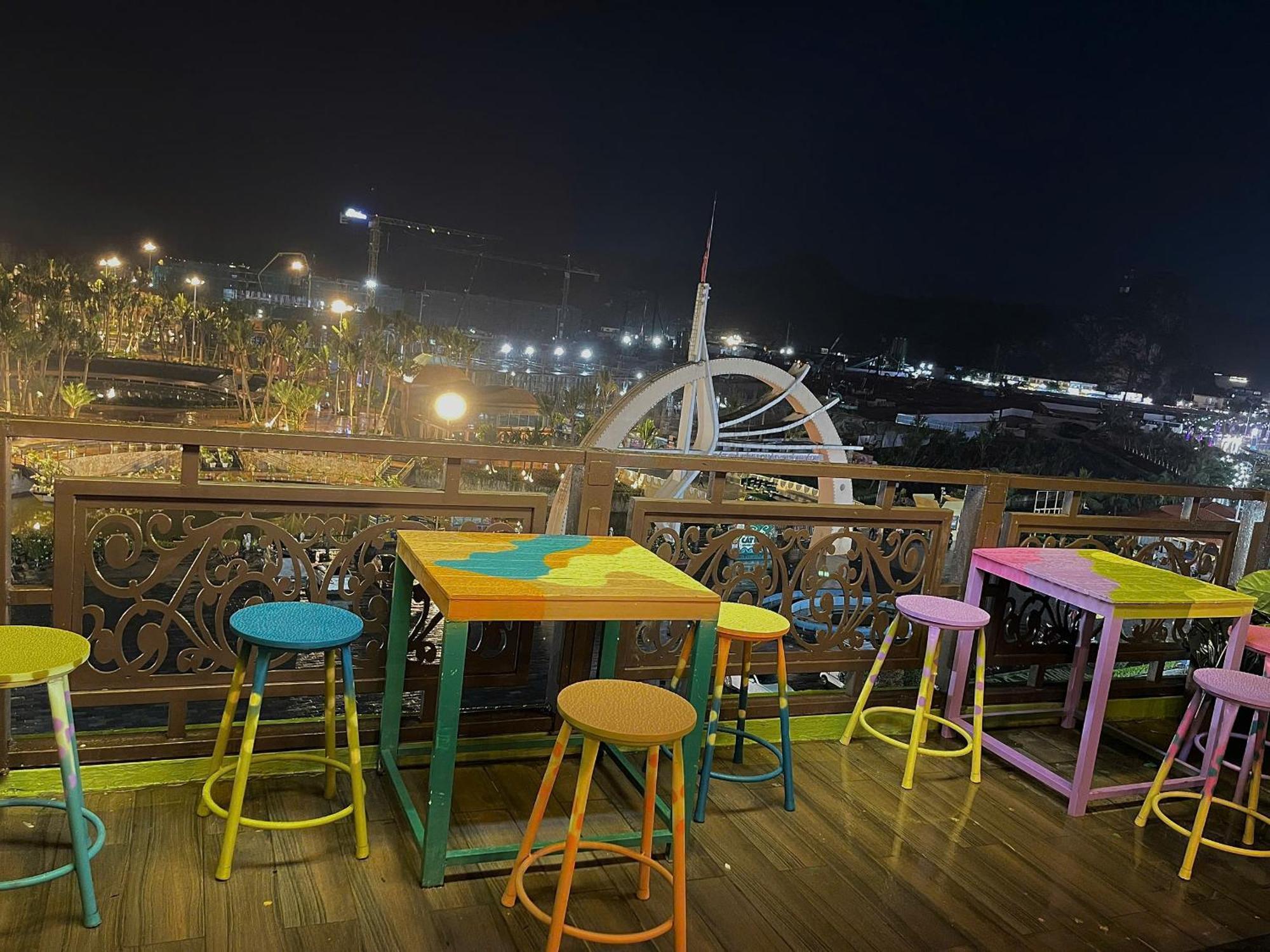 Catba Pod Hostel - Restaurant And Rooftop Bar Dong Khe Sau Exteriör bild